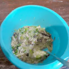 Campur semua bahan dan aduk rata