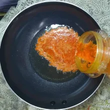 Panaskan minyak, tumis bumbu halus sampai harum.