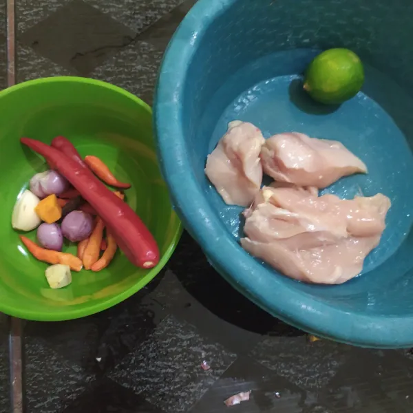 Siapkan semua bahan-bahan.
