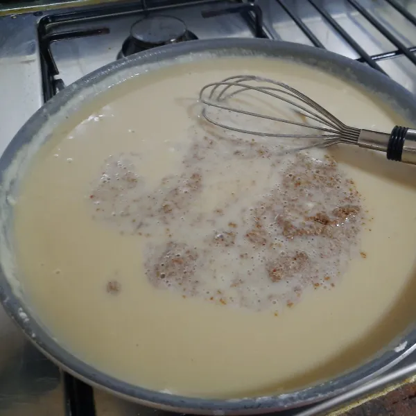 Masukan campuran flaxseeds dengan susu.