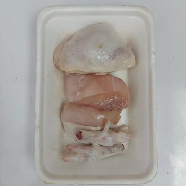 Cuci bersih ayam, sisihkan.