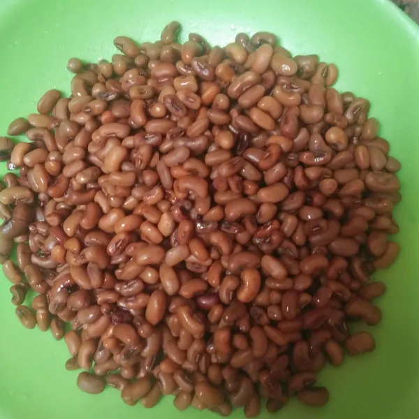 Rebus kacang tolo sampai empuk.