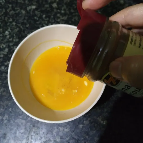Tambahkan bubuk cinnamon