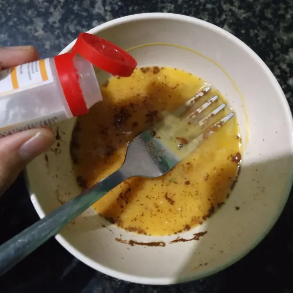 Tambahkan vanili dan kocok sampai rata