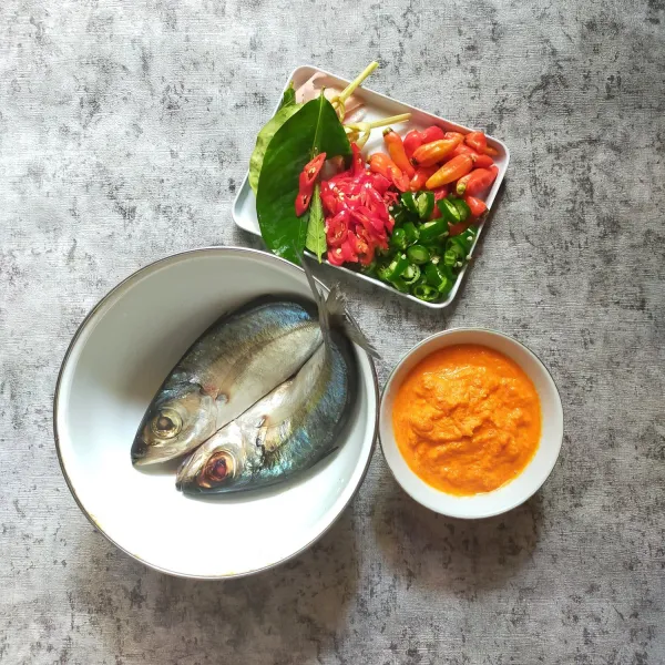 Siapkan bahan-bahan.