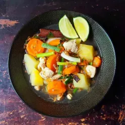 Sop Ayam Bumbu Rempah