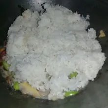 Lalu masukkan nasi.