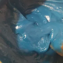 Masak hingga adonan mengental dan meletup-letup sampai tanak. Matikan apinya.