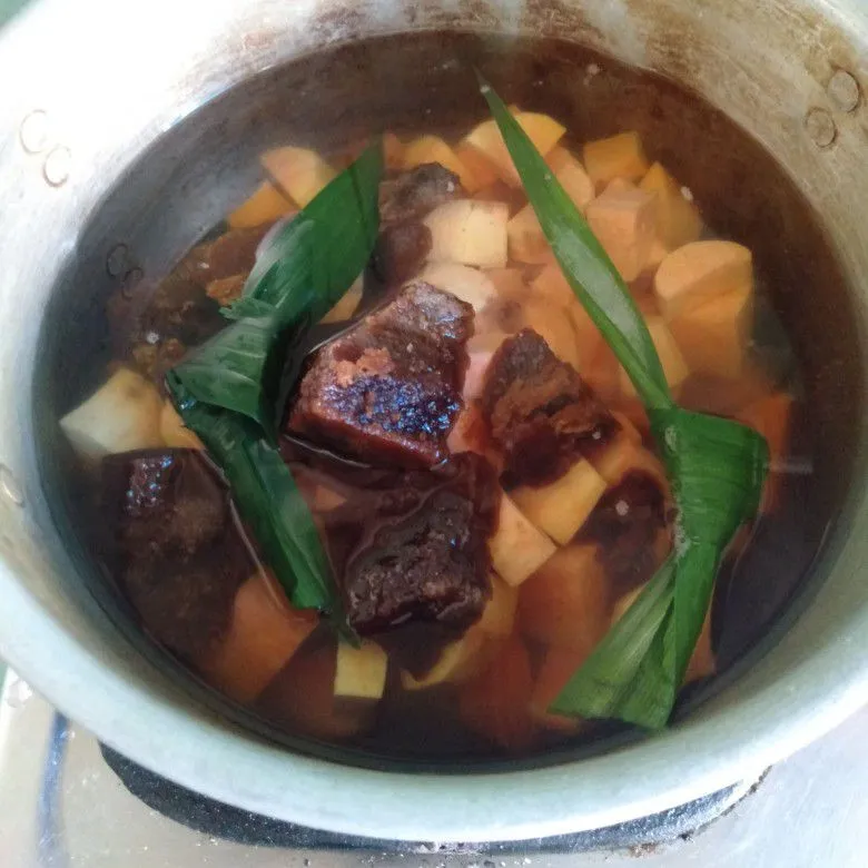 Step 2 Bubur Sagu Ubi Khas Maluku