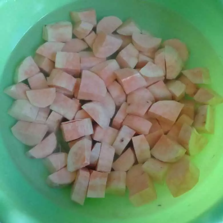 Step 1 Bubur Sagu Ubi Khas Maluku