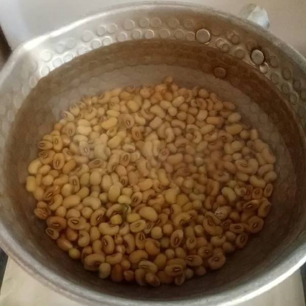 Rendam kacang tolo sekitar 2 jam.