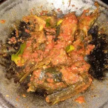 Masak sampai bumbu meresap, koreksi rasa.