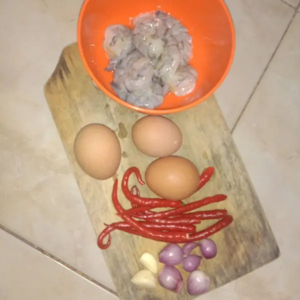 Siapkan bahan-bahan.