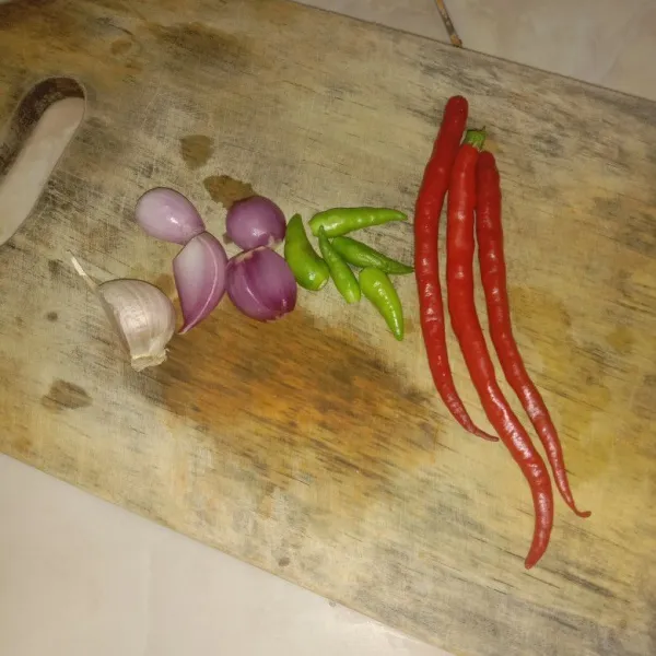 Siapkan bahan-bahan.