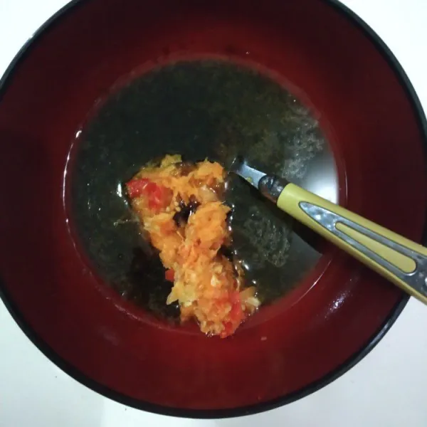 Tambahkan bumbu yang sudah dihaluskan lalu aduk rata.