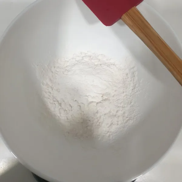 Siapkan tepung sagu