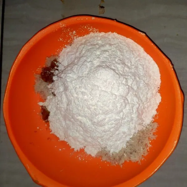 Campur semua bahan sampai rata.