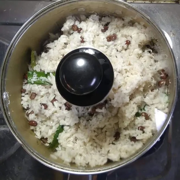 Tutup dan masak sampai matang atau selama 25 menit.