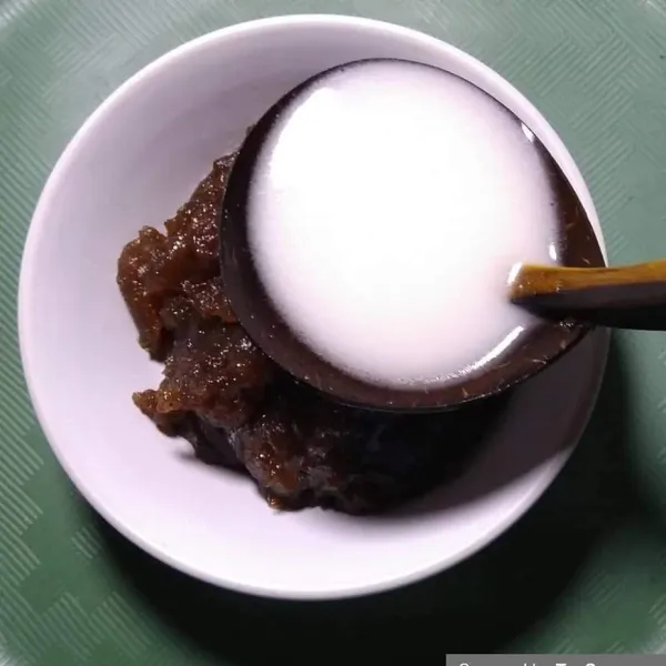 Tambahkan saus putih, sajikan.