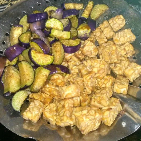 Proses memasak sayur bening tempe sambal dan pindang goreng