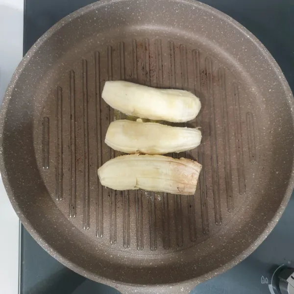 bakar pisang sampai matang.