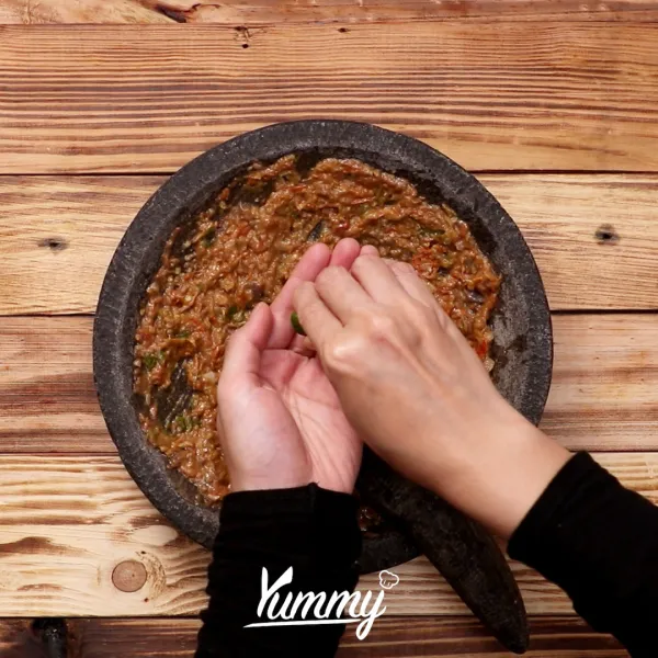 Kucuri dengan jeruk limau.