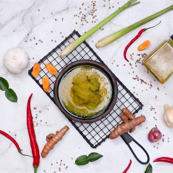 Setelah matang angkat dan biarkan dingin, setelah dingin bumbu dapat disimpan di toples.
