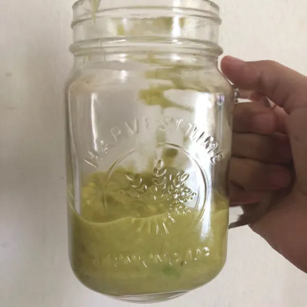 Lalu masukkan ke dalam gelas.