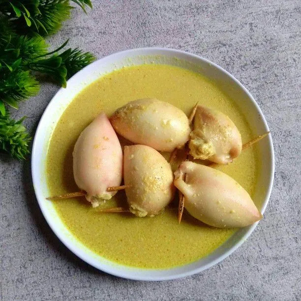 Gulai Cumi Isi Telur Tahu