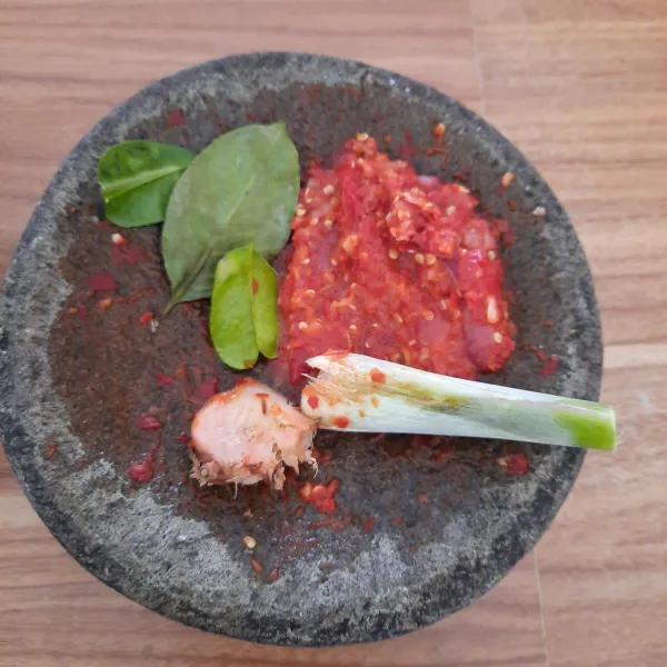 Siapkan semua bumbu.