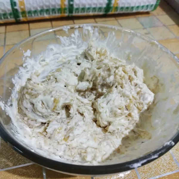Satukan semua bahan unti kelapa, masak hingga air agak surut, dinginkan. lalu campur dengan butter cream siap pakai, aduk rata.