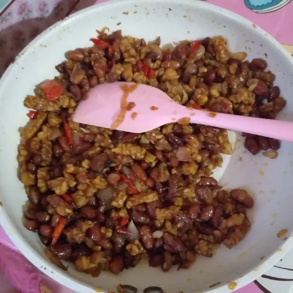Masak hingga bumbu merata dan menyerap.