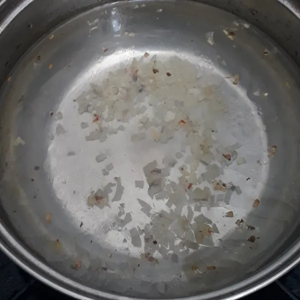 Tuangkan air lalu didihkan