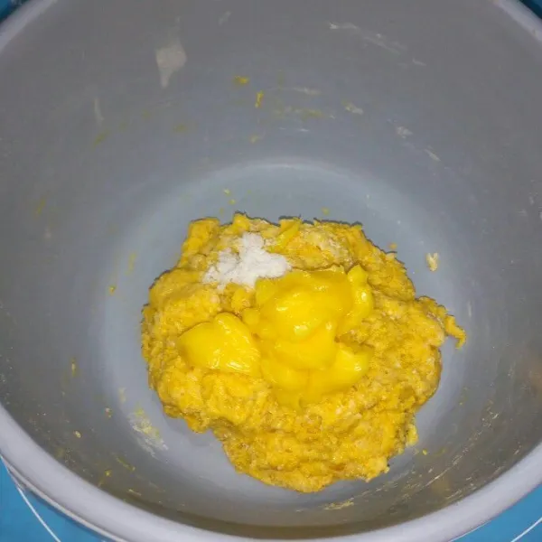 Masukan butter dan garam