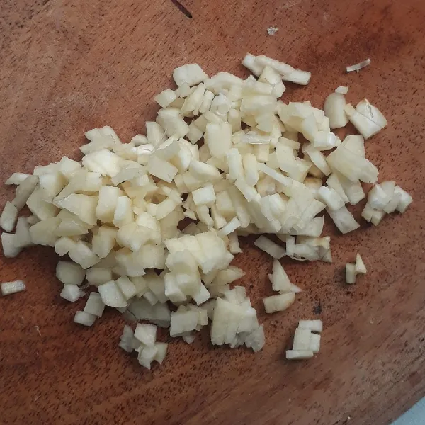 Bawang putih dicincang halus