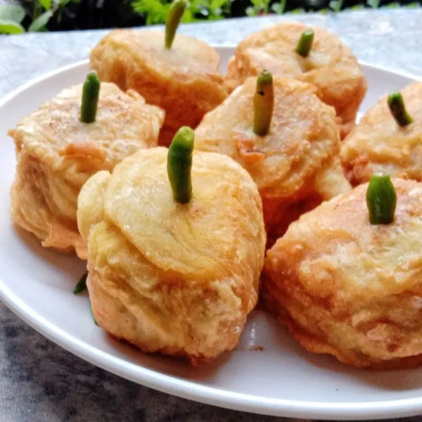 Sajikan dengan cabe rawit.