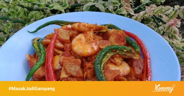 Bahan-bahan sambal balado udang pete dalam wadah plastik