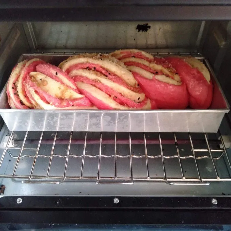 Step 9 Babka Merah Putih