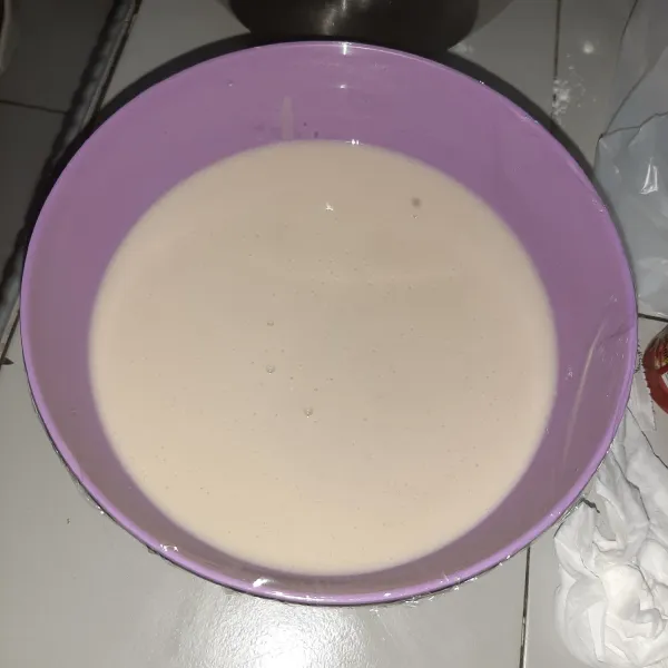 Tutup dengan plastik wrap biarkan minimal 2 jam (atau 3 jam).
