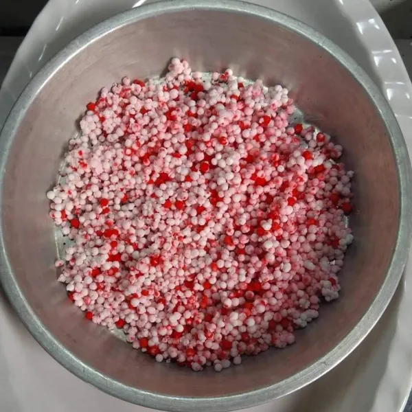 Masukkan ke dalam penyaringan, siram dengan air secara merata, tiriskan dan diamkan selama 10 menit