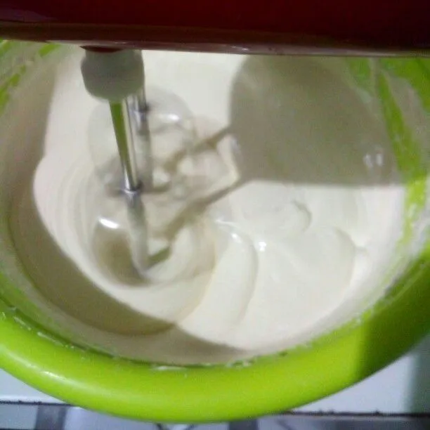 Step 2 Bolu Kukus Merah Putih