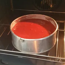 Tuang adonan ke dalam loyang. Oven pada suhu 175°C selama 50 menit (sesuaikan oven masing-masing). Dinginkan, hias dengan buttercream atau cream cheese frosting.