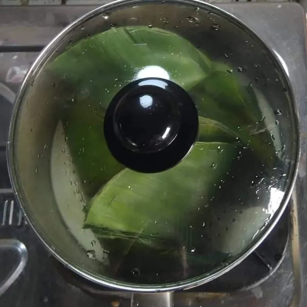 Siapkan langseng, kukus sampai matang kurang lebih 20 Menit