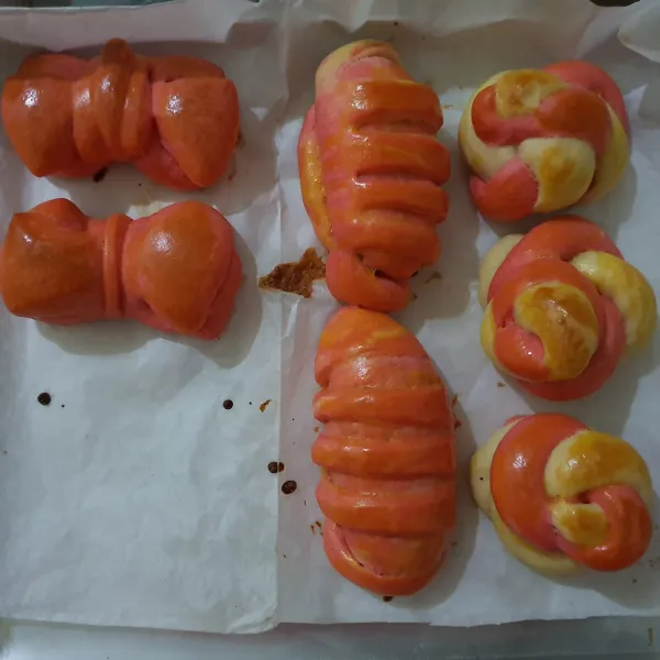 Panggang selama 15 menit atau hingga permukaan kecoklatan.