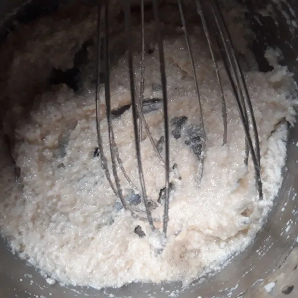 Campurkan tahu sutra, agar-agar, gula pasir, dan vanili. Aduk hingga tercampur rata.