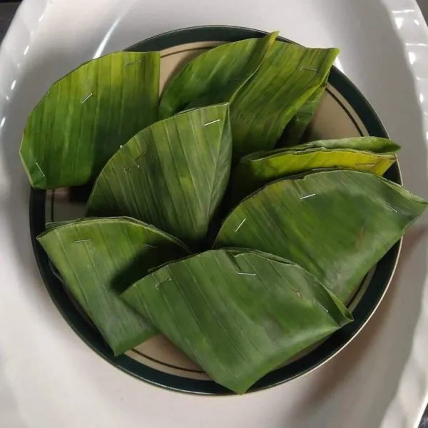 Bungkus seperti kipas, semat dengan hekter, sampai selesai pembungkusan