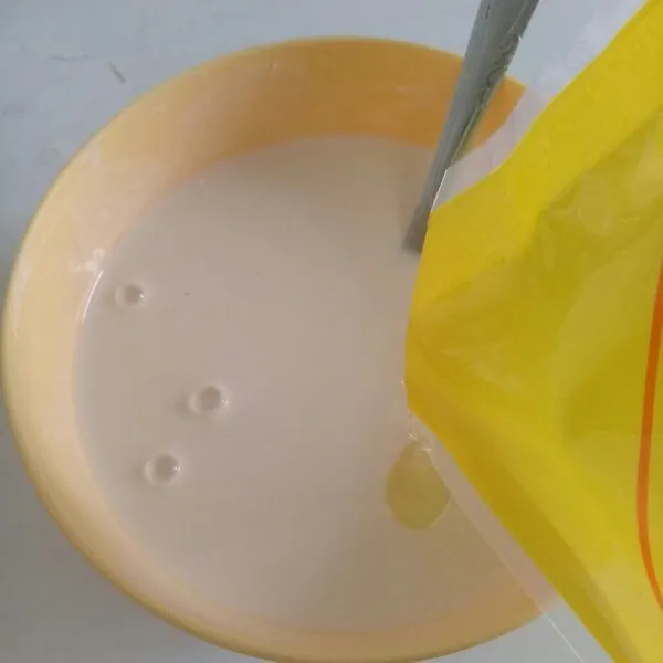 Tambahkan minyak goreng.