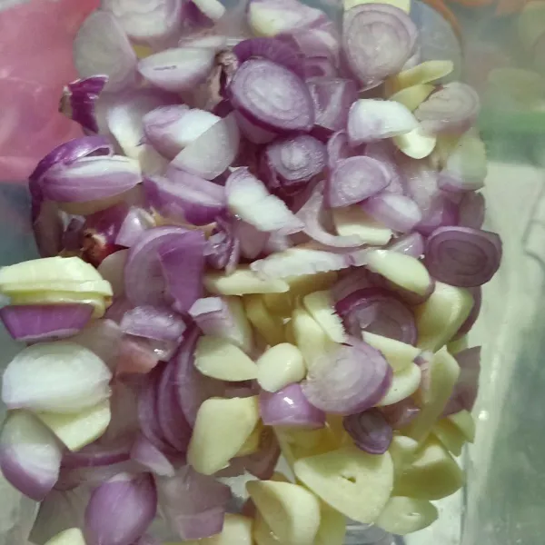 Iris bawang merah dan bawang putih