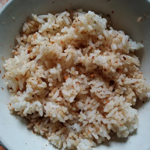 Campur nasi dengan abon nori dan bon cabe.