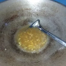 Kentalkan dengan larutan maizena. Matikan api